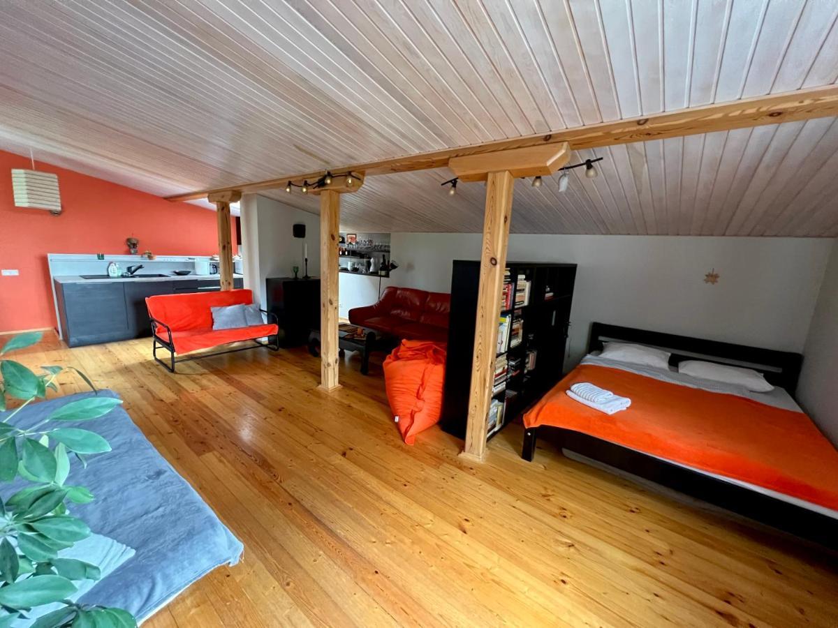 Studio Apartment And Free Airport Transfer Рига Экстерьер фото